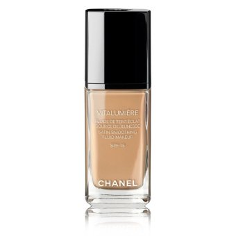 Chanel Vitalumière Satin Smoothing Fluid Makeup