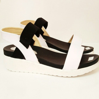 Fashion Sandal Flatfrom Hitam Putih DK11  