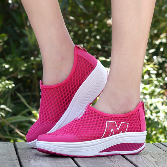 HengSong Baru Peninggi Sepatu Wanita Kasual Ayunan Bernapas Terjepit Sepatu Hot Pink  