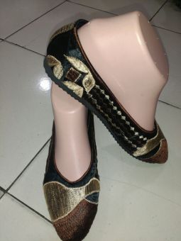 Shopaholic Sepatu Bordir Etnik Daun Hitam Size 36