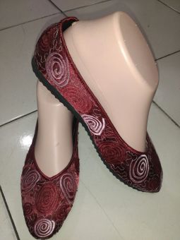 Shopaholic Sepatu Bordir Etnik Lingkar Merah Size 37