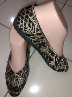 Shopaholic Sepatu Bordir Etnik Motif Tulip Size 41
