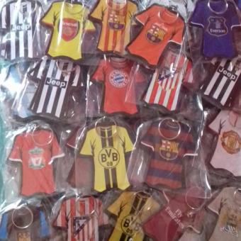 Souvenir Gantungan Kunci Baju Bola Isi 100
