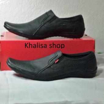 Kickers Sepatu Pria Kulit Asli Model KR 666 Black  