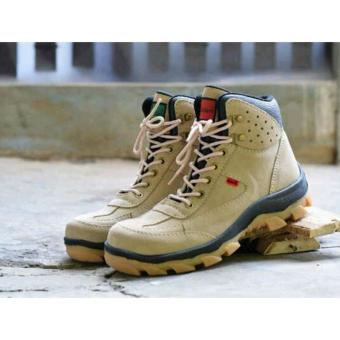 Sepatu Pria Safety Tracking/Gunung Boot Kickers Sued Mercy Ujung Besi (krem)  