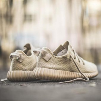 Sepatu Yeezy Boost Sneaker Running Sport - Cream  