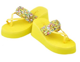 Women Bohemian Style Flip-Flops Floral Slippers Lady Casual Platform Sandals (Yellow) - intl  