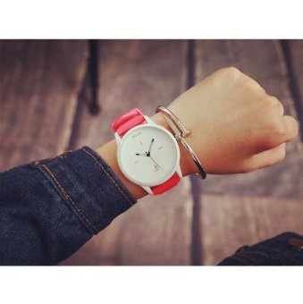 CE Ladies Windmiths Trends Europe and the United States large dial simple black and white Korean couple personality tide male middle school students watch fashion watch round dial Red strap white dial - intl