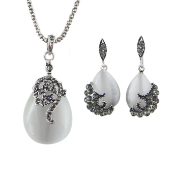 Hot Trends Costume Rhinestone Necklace Earrings Fashion Jewelry Set