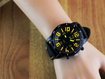 Yika Men's 3D Word Stainless Steel Wrist Watch (Yellow)  