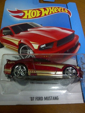 Hot Wheels - 07 Ford Mustang Red