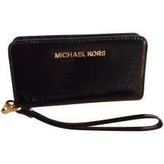Michael Kors Jet Set Travel Black Patent Leather Slim Tech Wristlet IFS000127518 (Intl)