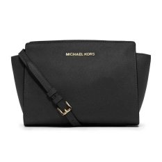 Michael Kors Selma Messenger - Hitam