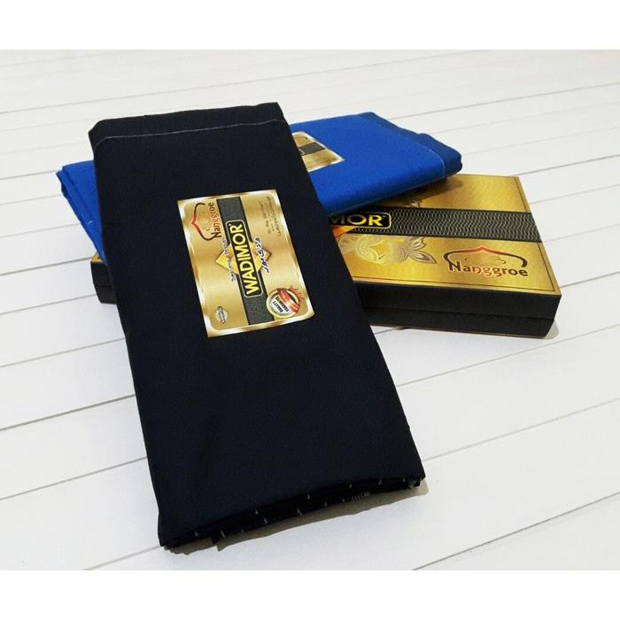 Sarung Tenun Wadimor polos warna , hitam dan putih