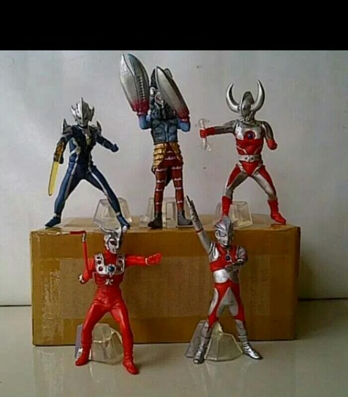 Mainan figure ultraman japit parsel isi 5