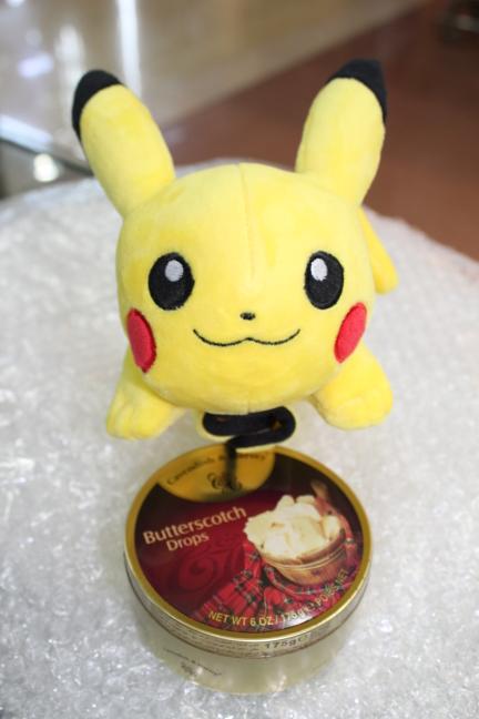 TERLARIS!!! Boneka Pikachu Ori paketan canon EOS M - k8jj66
