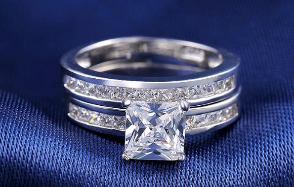 Set Cincin 2 Pcs Lapis Emas Putih Silver Batu Kotak Berlian CZ - BR245 - Cincin - Perhiasan - Fashion Wanita - Kado Spesial - Hadiah Surprise - Aksesoris Wanita - Cicin Terlaris - Best Seller - Perhiasan Terbaru