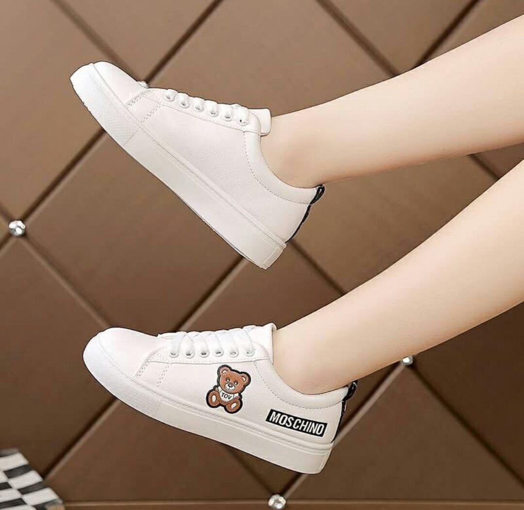 Sepatu Sneakers Wanita Moschino Karakter Boneka