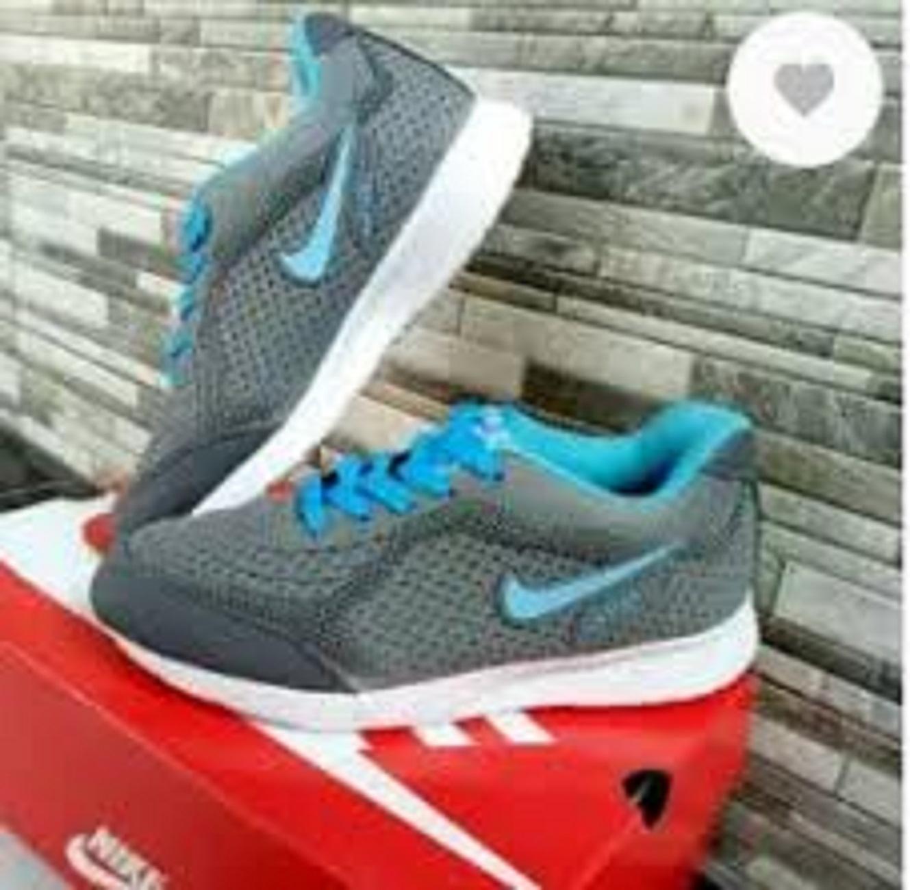 Sepatu pria wanita / sepatu casual murah / sepatu sport promo / sepatu kekinian / sepatu original nike adidas / sepatu terbaru termurah / sepatu terlaris / sepatu terkini / sepatu sneakers slip on / sepatu murah premium original / hv05blue