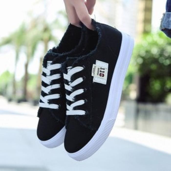 Darlina - Sepatu Korea Levis AL01Hitam