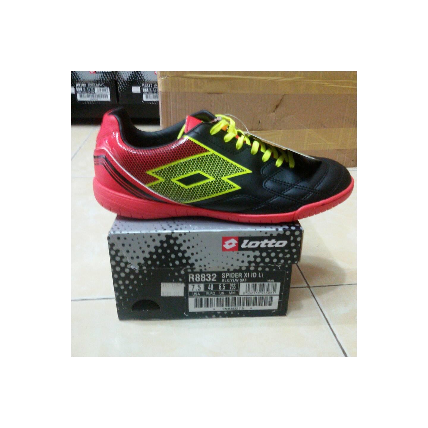 sepatu futsal lotto spider