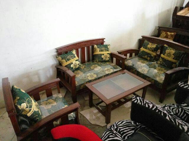 Sofa Kayu Minimalis Bunga Meja Kaca