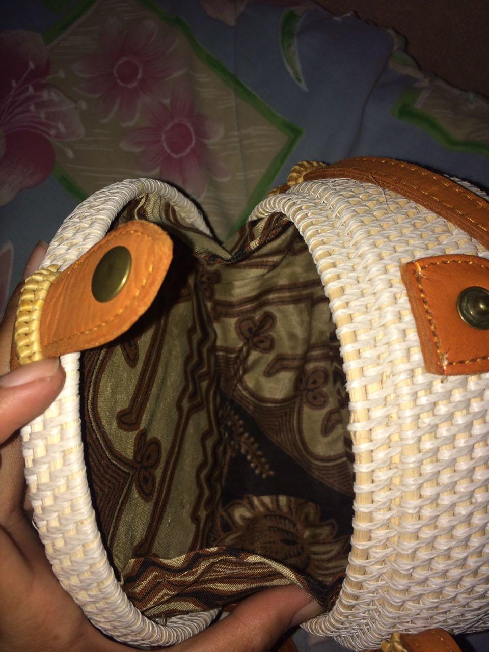 Tas Ratan ate Bali/Tas Ratan ate Warna Putih/Motif Polos/Tas Rajut - Bulat