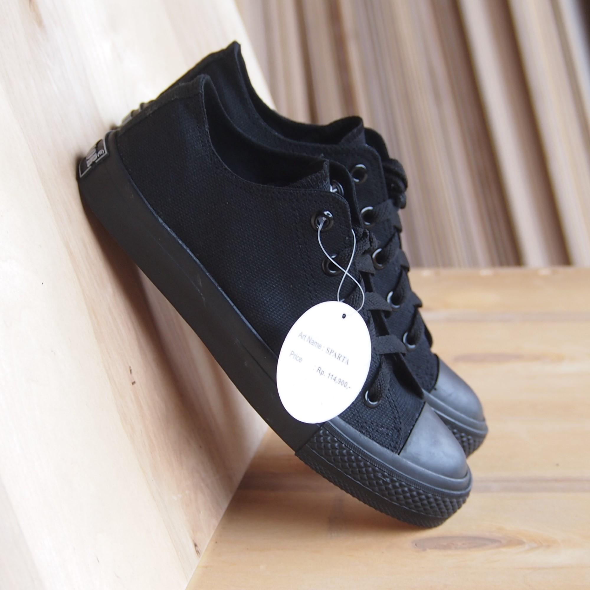 Jual Produk WARRIOR line Terbaru di Lazada Sepatu Kets Warrior Cewek Cowok MD70 SPARTALC All Black
