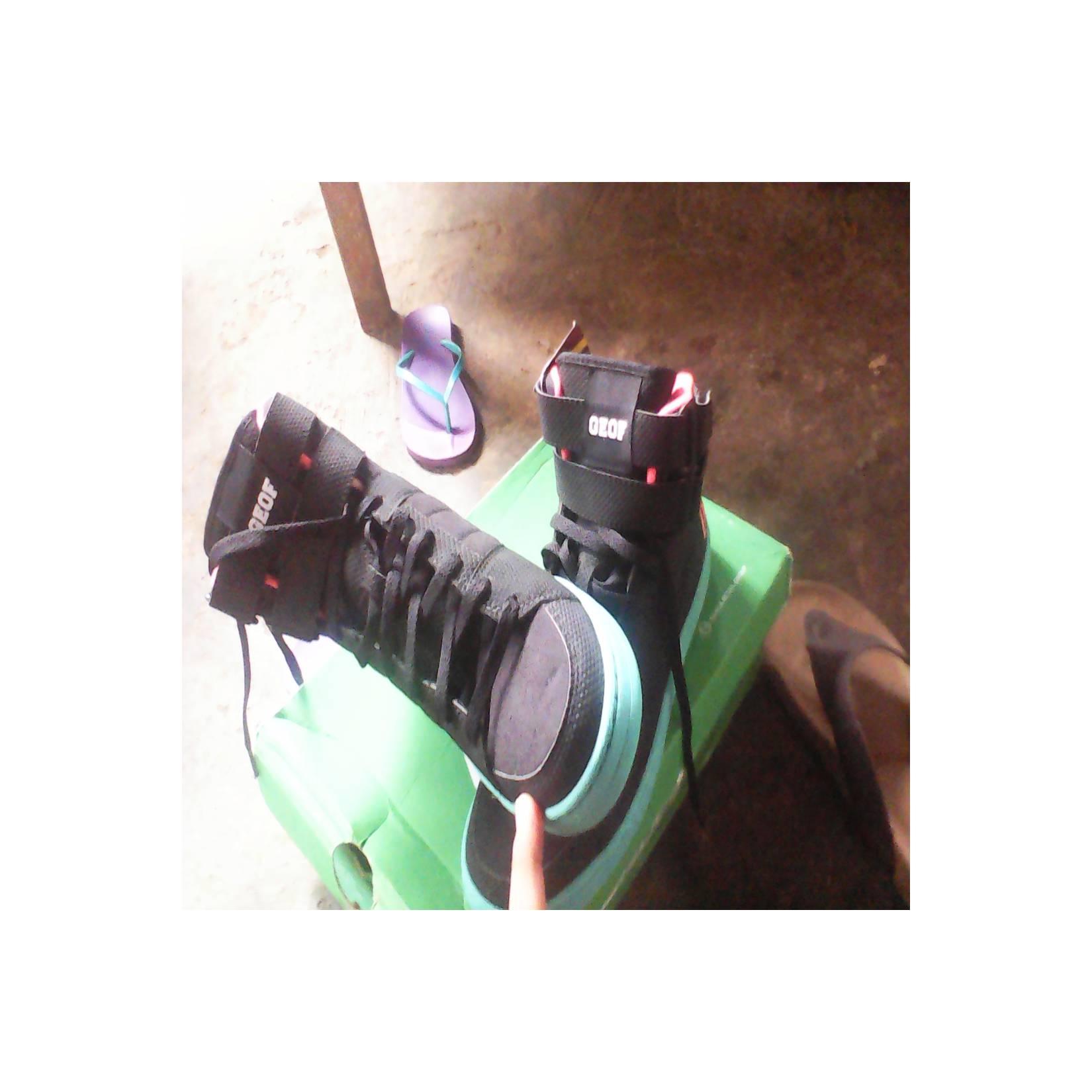 Sepatu basket League geof