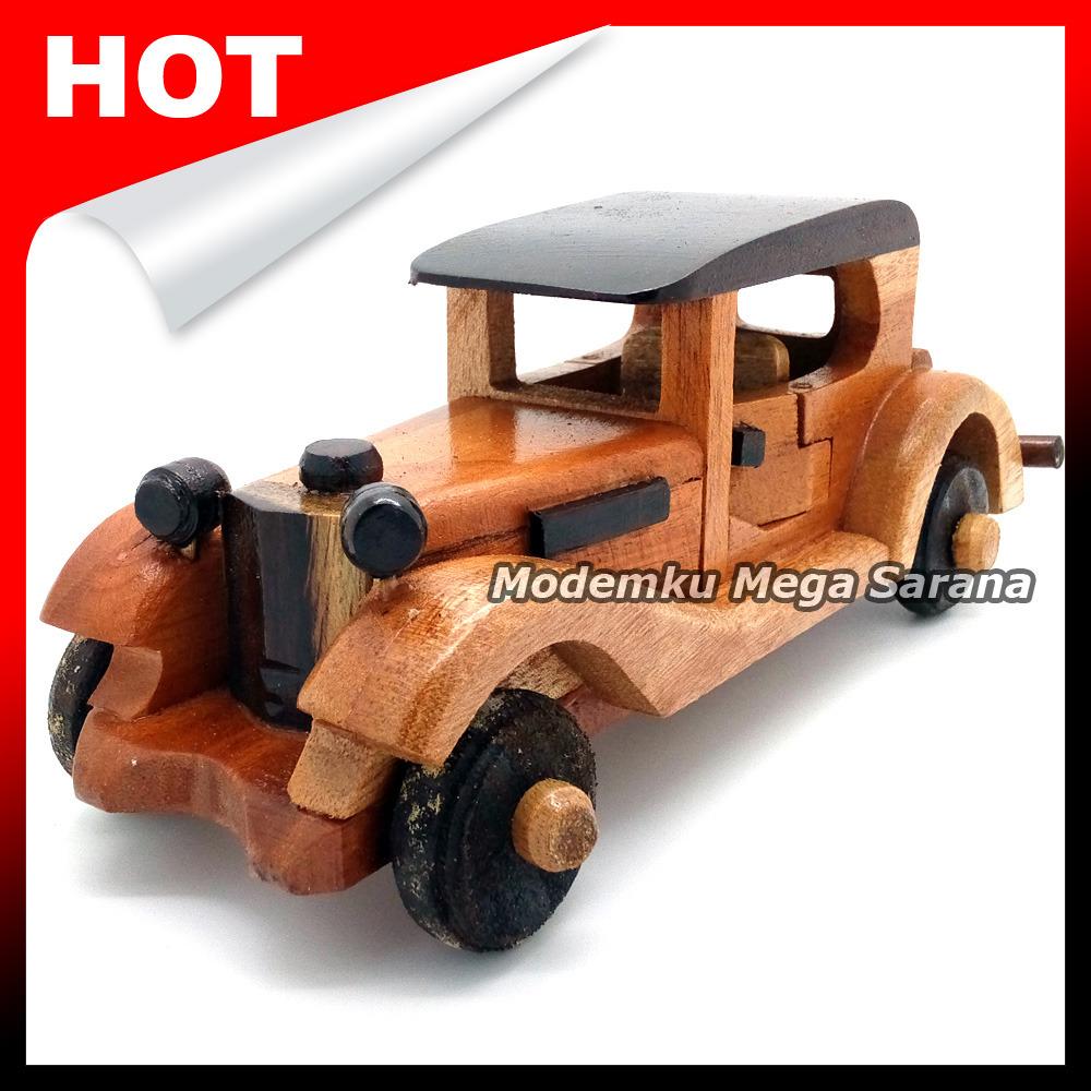 Kerajinan Jogja Miniatur Mobil Limosin dengan Atap Kayu