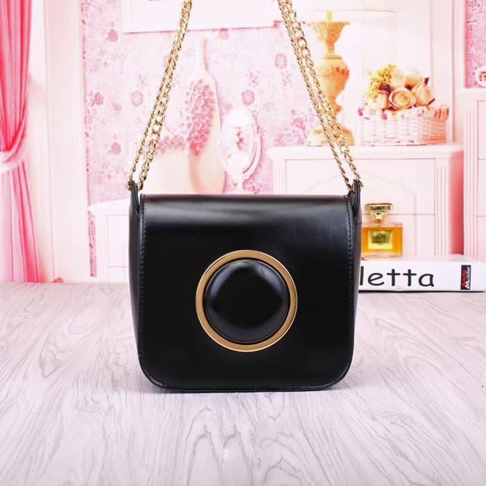 Tas Kecil Selempang Hitam Rantai Emas Elegan Modis / tas wanita trend / tas wanita trend masa kini / tas wanita trendy murah / tas wanita trend saat ini / trend tas wanita 2018 dan harganya / tas wanita yg trend