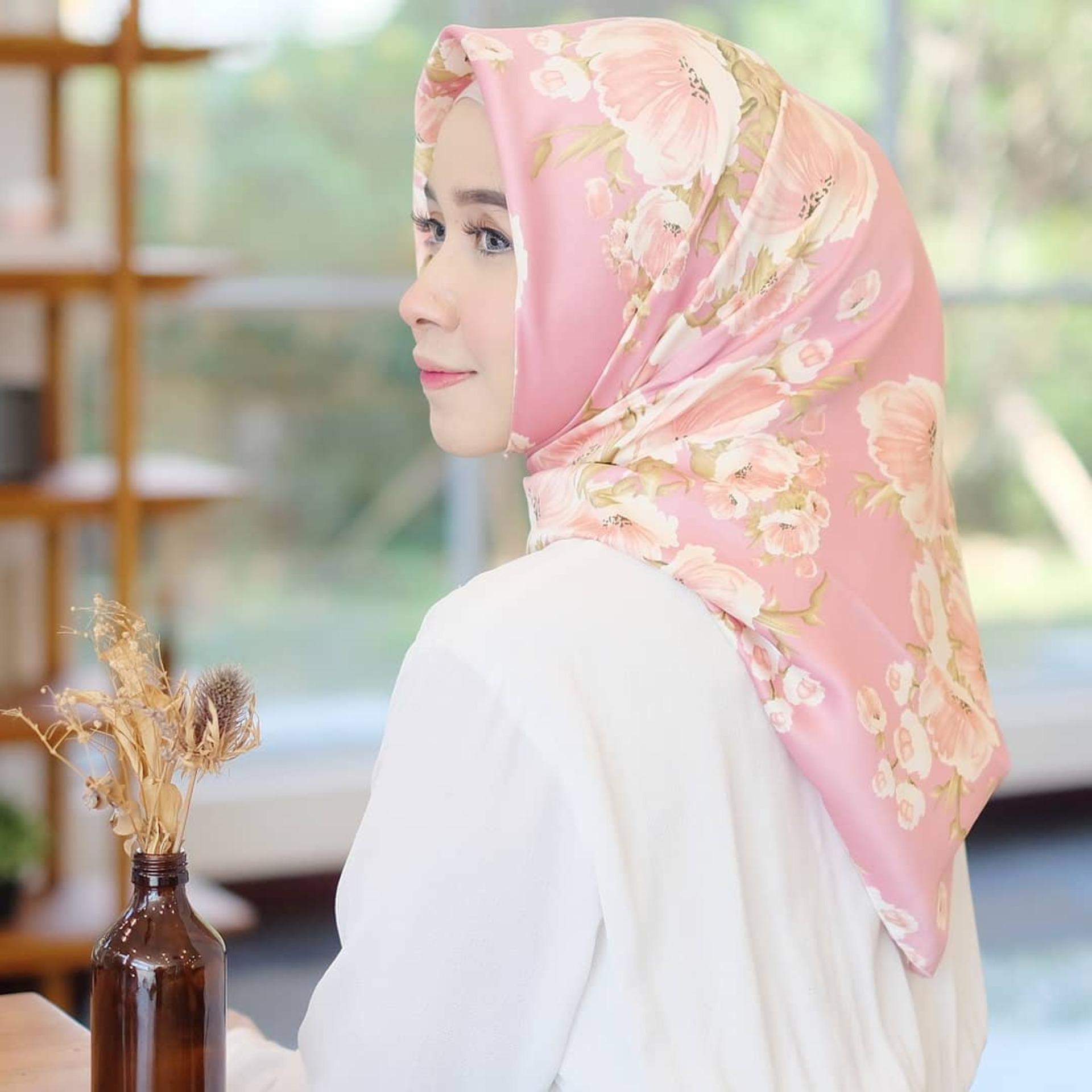 Hijab - Velvet Silk - Naura / Jilbab - Kerudung Segi Empat