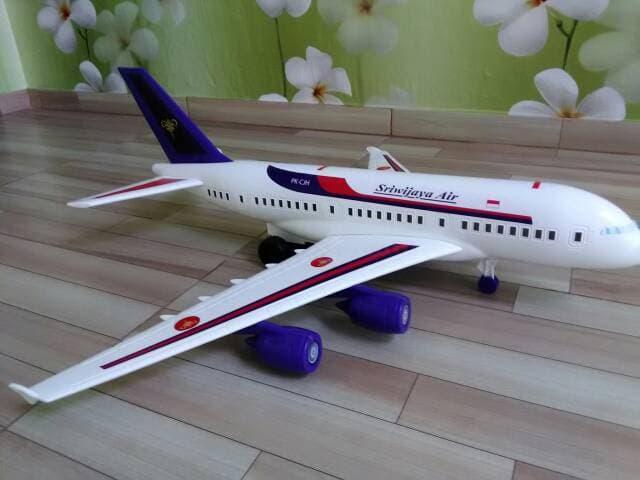 Miniatur Pesawat Garuda Indonesia dan Sriwijaya/mainan pesawat terbang