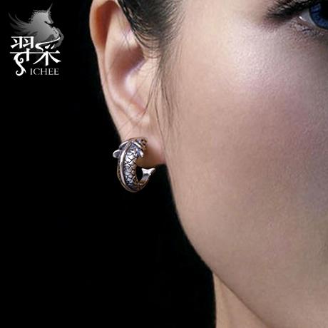 Yicai Anting-anting Perak Retro Pria Ikan Mas Telinga Ding