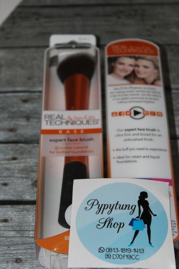 Real Techniques Expert Face Brush Base by Sam and Nic Chapman