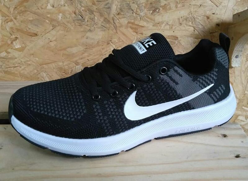 Sepatu Nike sport pria