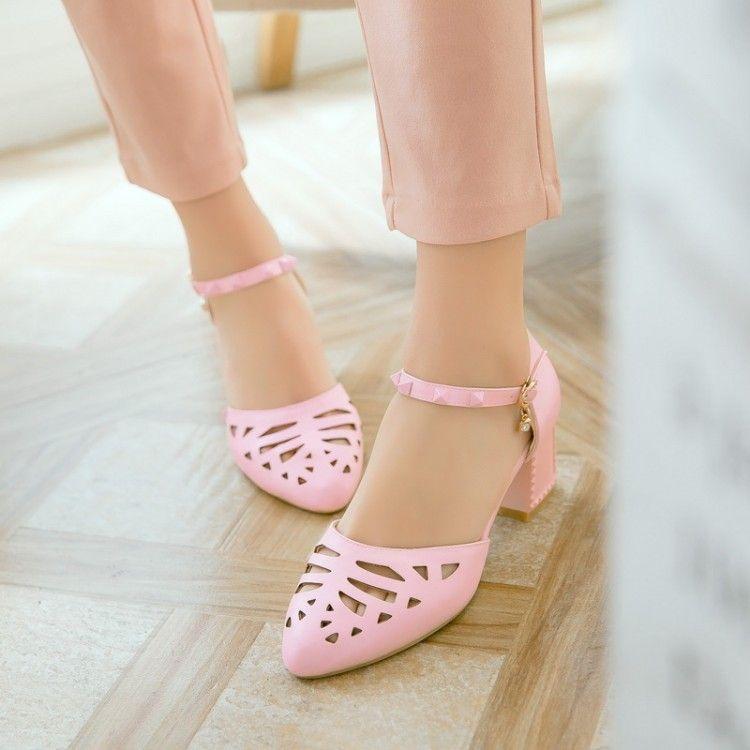 Sandal Musim Panas Sepatu Wanita Musim Panas Berongga Ukiran Horizontal (Putih)