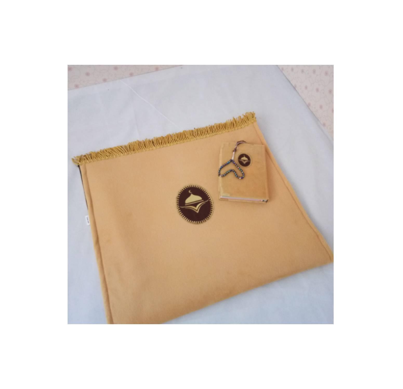 PAKET SAJADAH GOLD CREAM DAN ALQURAN TERJEMAHAN FREE TASBIH