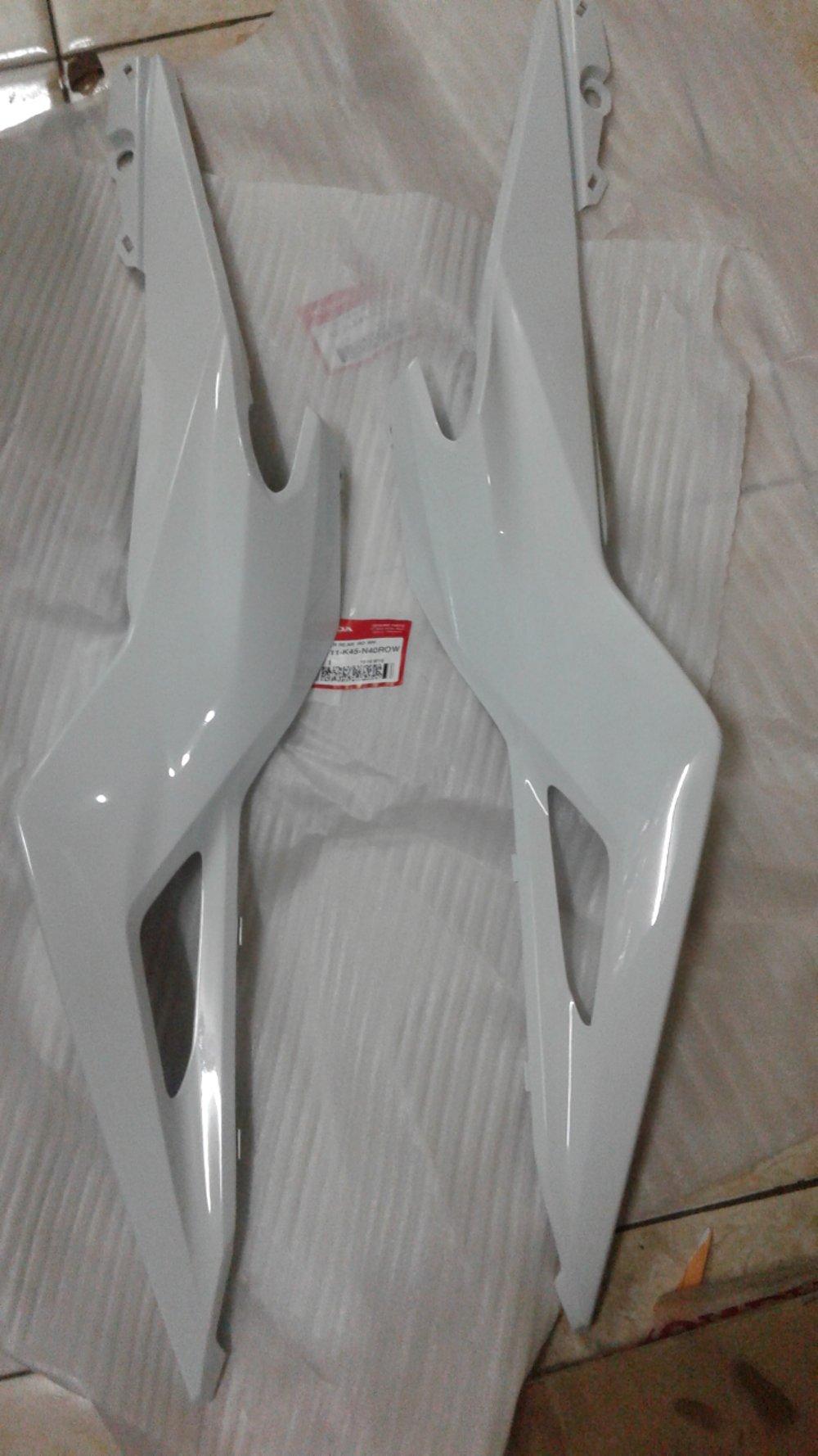 COVER BODY CBR 150 NEW LED PUTIH SEPASANG ORIGINAL onderdil