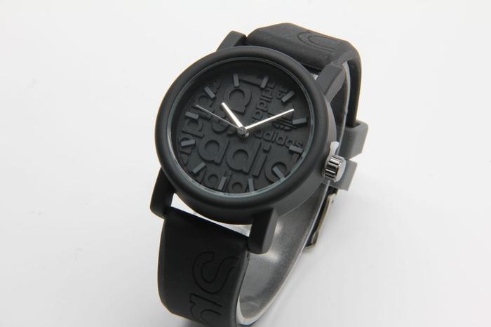 Jam Tangan Wanita Sporty Adidas Analog Logos Rubber Strap
