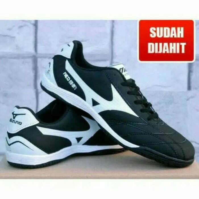 Sepatu futsal mizuno hitam list putih Murah