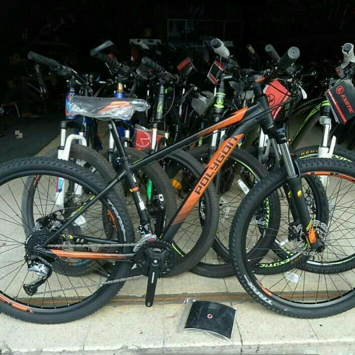 sepeda gunung polygon xtrada 8 size 27,5