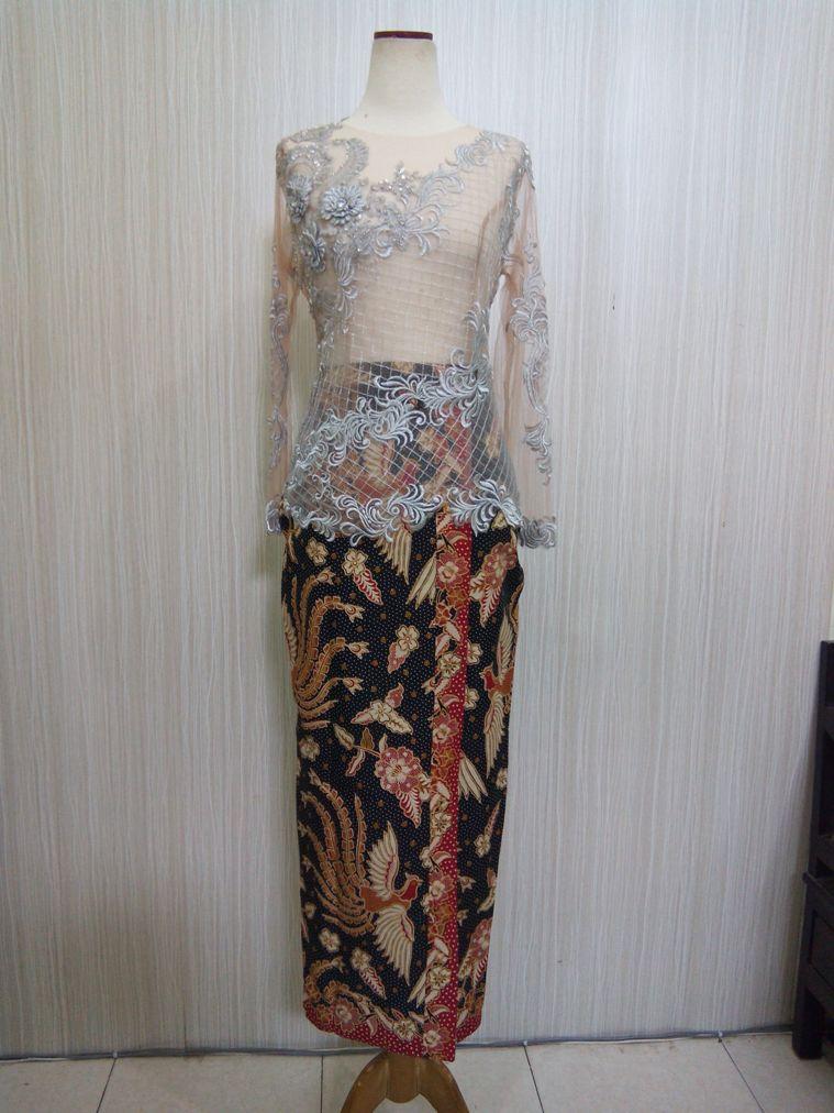 Baju Atasan Pesta Pernikahan Kebaya Tunangan Lamaran Kebaya Brokat MRC RR1540 SLV Arcobaleno Pesan Kebaya Seragam,Jual baju model kebaya modern terbaru, cocok untuk wisuda, pernikahan, kondangan dan acara resmi lainnya dengan harga murah grosir dan eceran