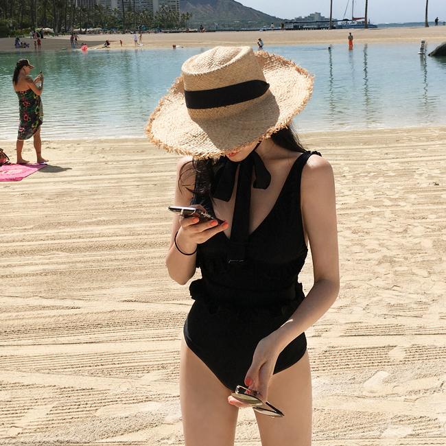 Queen Baju Renang Korea Fashion Style Produk Baru Kolam Renang Halter (Mutiara Hitam)