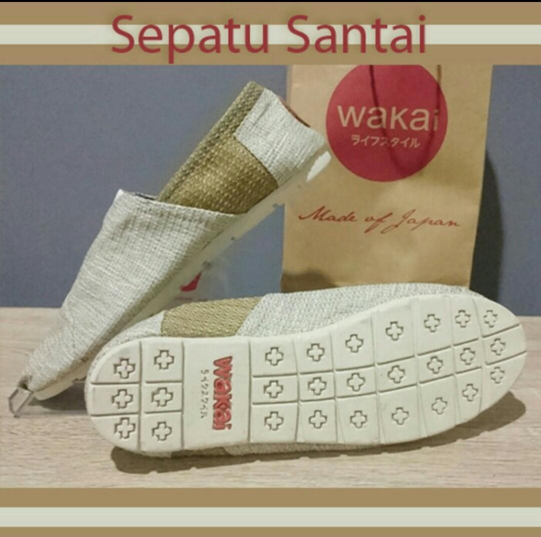 Sepatu slip on wakai