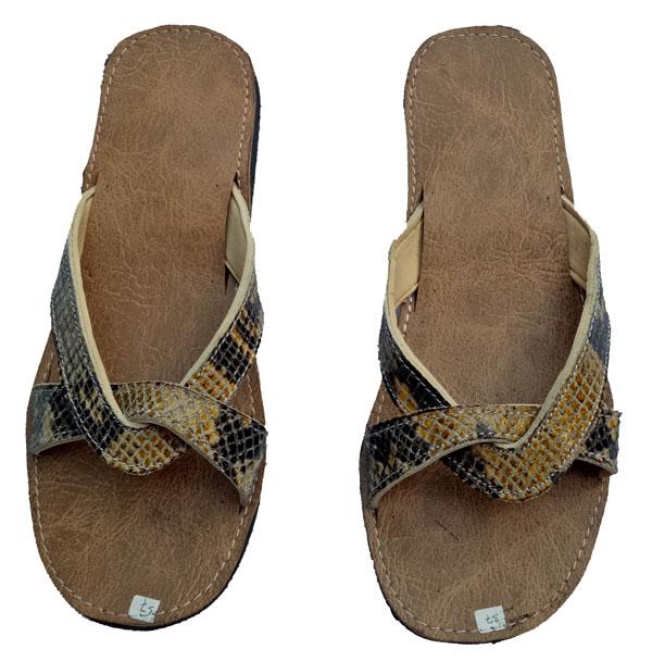 Quinn sandal flat joint kulit wanita remaja warna krem hitam kombinasi motif ular