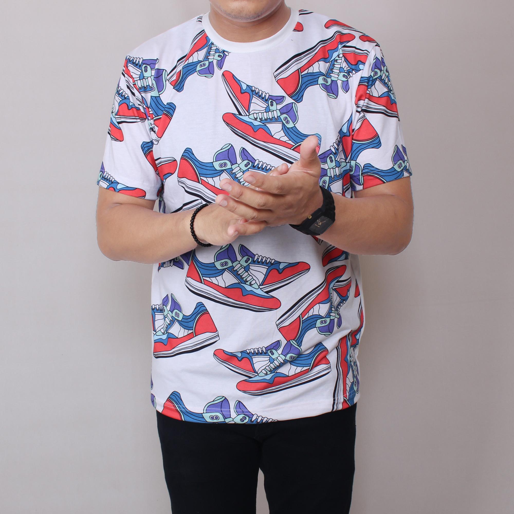 Zoeystore1 5981 Kaos Putih Motif SEPATU Pria Lengan Pendek Baju Kaos Distro Casual