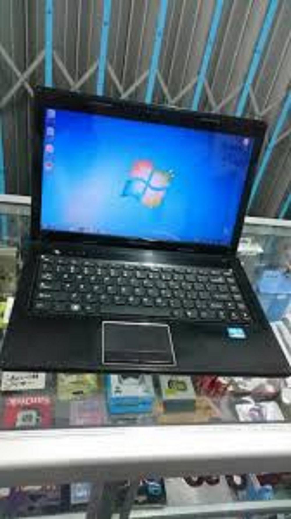 Laptop Lenovo Ideapad 320-14ISK [Core I3-6006U/RAM 4GB/HDD 1TB/DVDRW/Integrated Graphics/14 Inci/DOS]