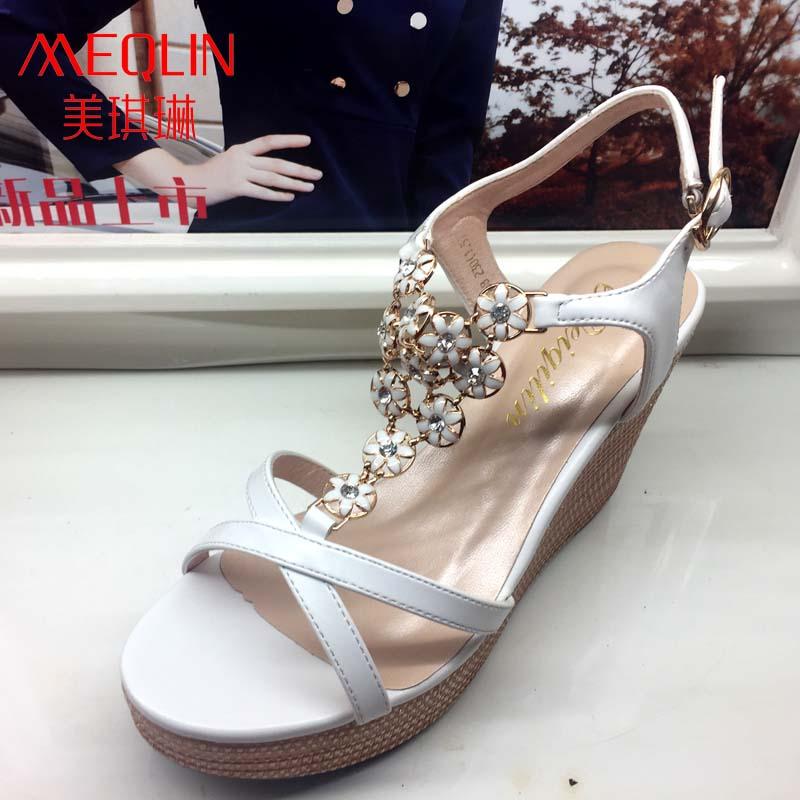 Indah Musim Panas Wanita Sandal Qi Lin 2017 Gaya Baru dari Blossom String Manik-manik T Kata-kata Mengambil tahan Air Set Pendakian dan Sepatu 100 Mengambil Sebuah Kata untuk Tombol Sepatu Dolar 5-Intl