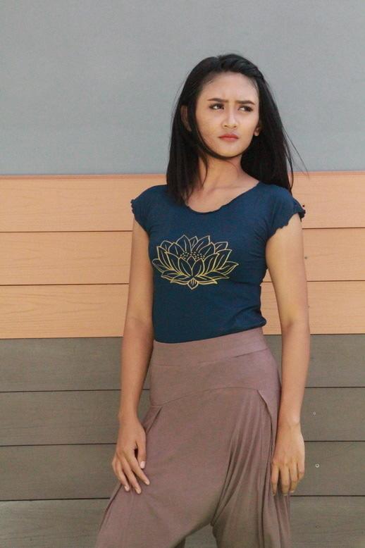 Baju Kaos Yoga Berlengan / Tshirt Lotus Biru Navy